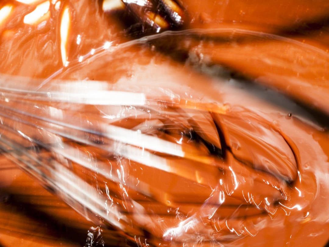 Chocolat de couverture Valrhona travaillé à l’atelier de Velleron