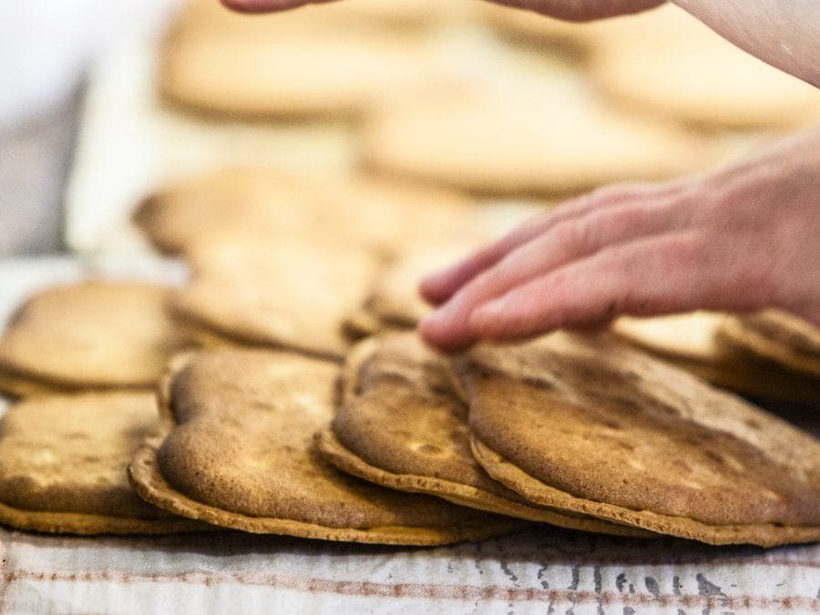 Dresser : un geste de pâtissier à l’atelier de la Pâtisserie Guillaume Rouget